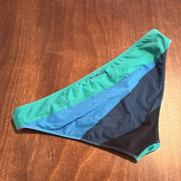 Super cute Billabong bikini - Picture 6 of 7